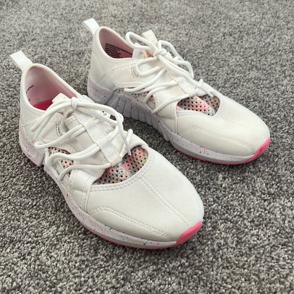 Fabletics Brookeside Performance Sneaker Size 7 - Picture 1 of 6
